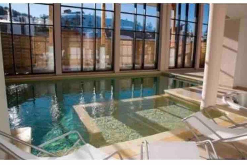 Superbe Appartement Avec Piscine Et Garage Péone Exterior foto