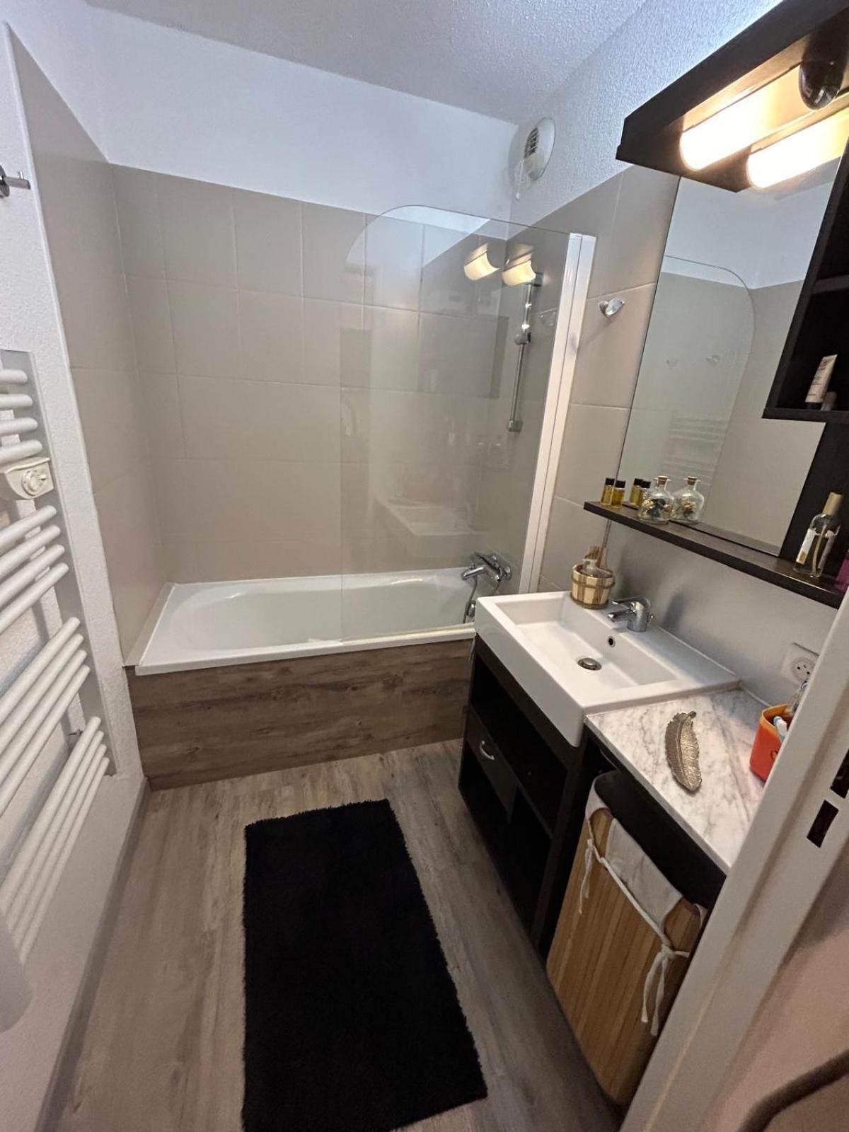 Superbe Appartement Avec Piscine Et Garage Péone Exterior foto